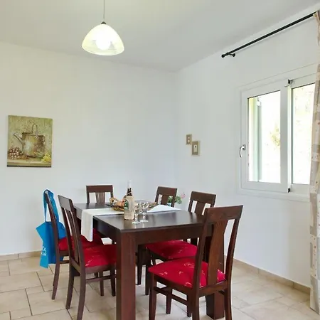 Kefalonia Sleeps 6 With Pool Air Con And Wifi