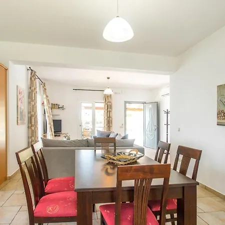 Villa Kefalonia Sleeps 6 With Pool Air Con And Wifi