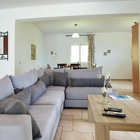 Kefalonia Sleeps 6 With Pool Air Con And Wifi Villa