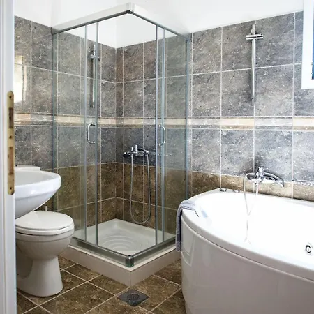 Kefalonia Sleeps 6 With Pool Air Con And Wifi *