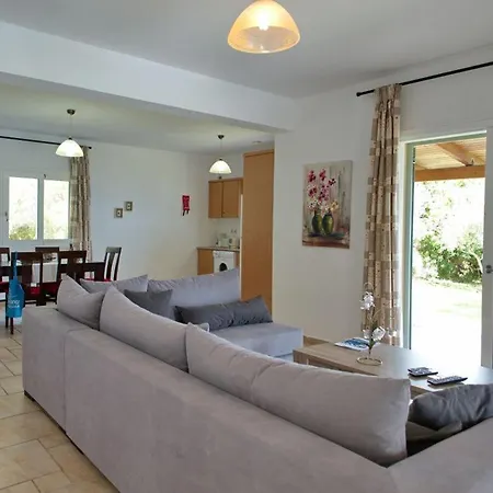 Villa Kefalonia Sleeps 6 With Pool Air Con And Wifi