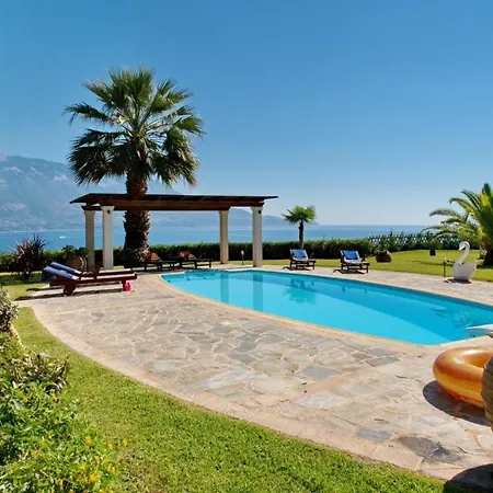 Kefalonia Sleeps 6 With Pool Air Con And Wifi