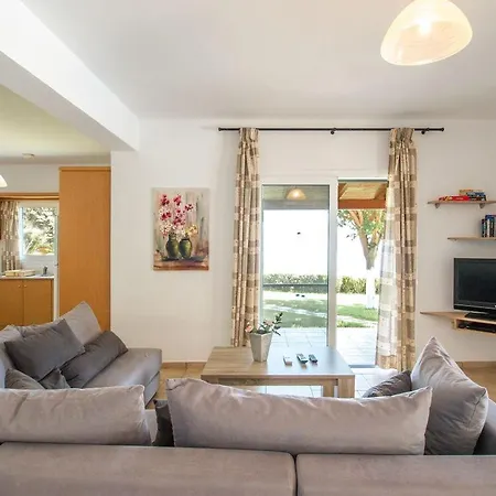 Villa Kefalonia Sleeps 6 With Pool Air Con And Wifi *