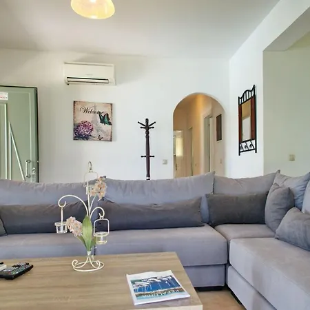 Kefalonia Sleeps 6 With Pool Air Con And Wifi